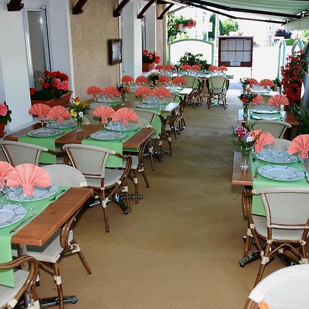 Logis Hotel Bellevue بيسين سور جارْتومْبْ المظهر الخارجي الصورة