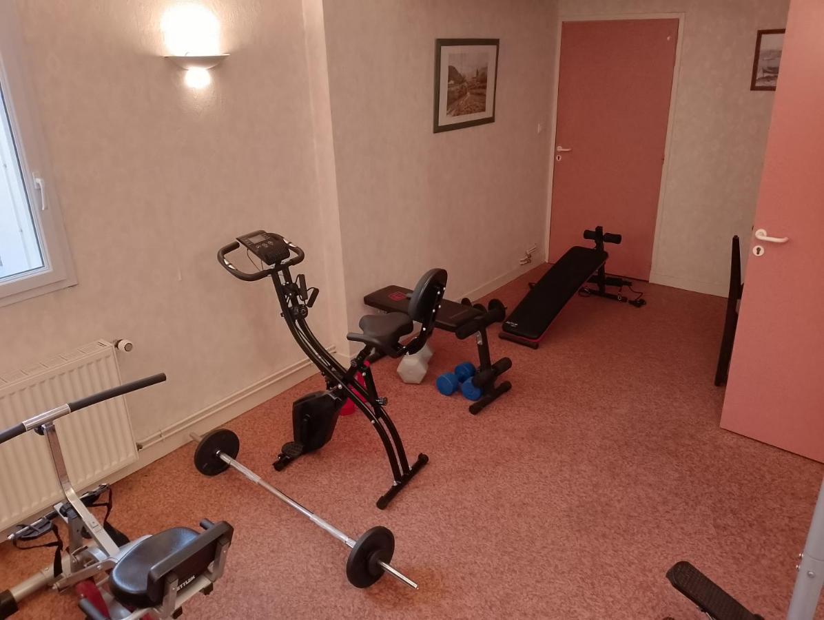 Logis Hotel Bellevue بيسين سور جارْتومْبْ المظهر الخارجي الصورة