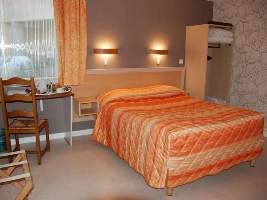 Logis Hotel Bellevue بيسين سور جارْتومْبْ المظهر الخارجي الصورة
