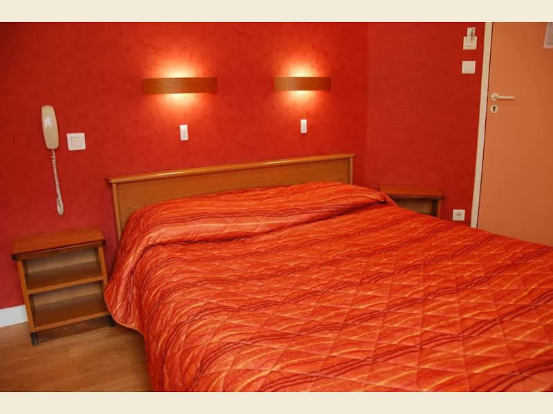 Logis Hotel Bellevue بيسين سور جارْتومْبْ المظهر الخارجي الصورة